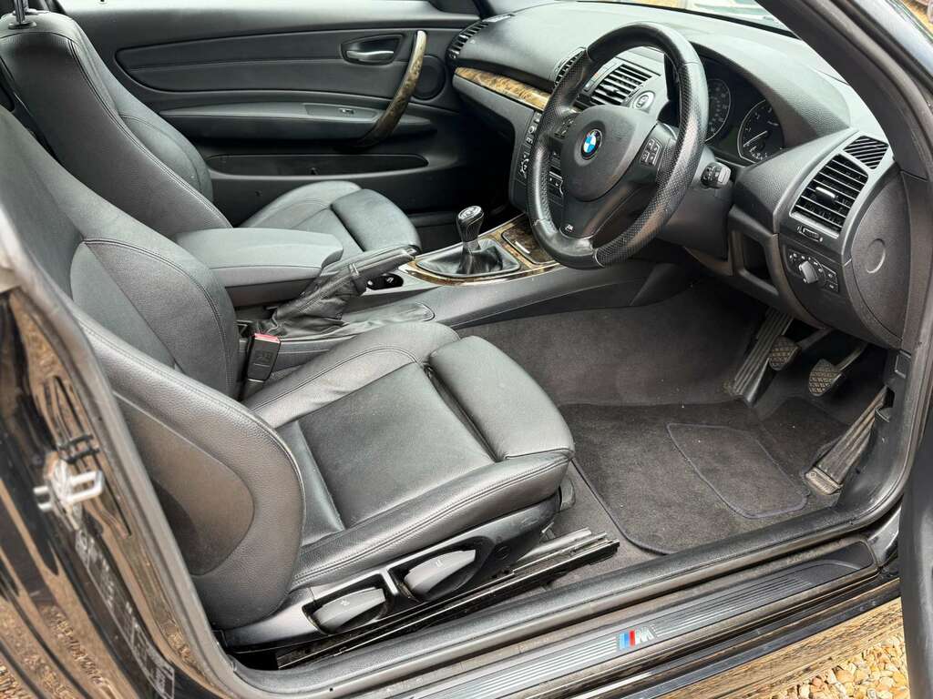 BMW 1 Series Hatchback 2.0 Black #7