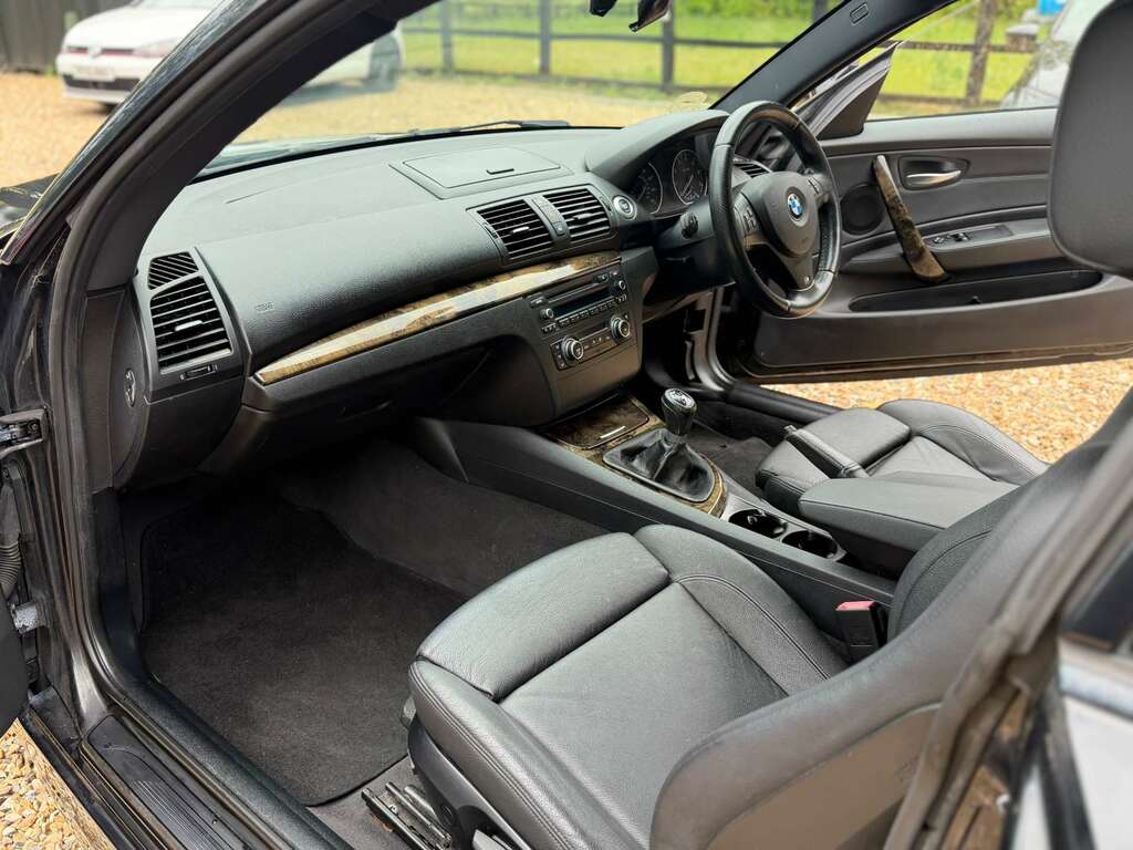 BMW 1 Series Hatchback 2.0 Black #4