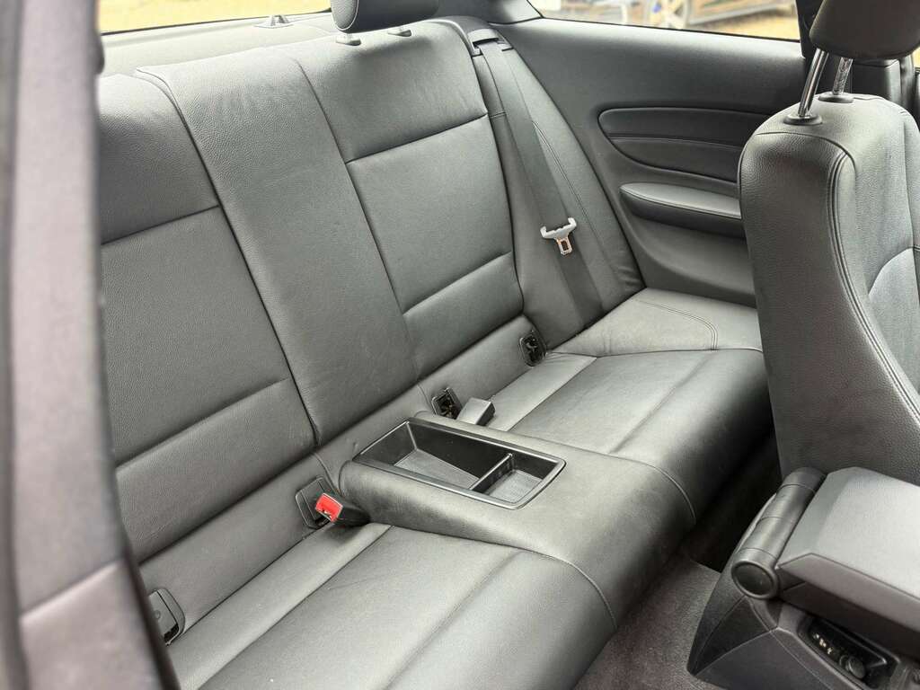 BMW 1 Series Hatchback 2.0 Black #6