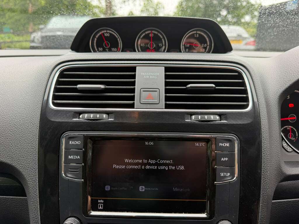 Volkswagen Scirocco 2.0 R Line Tdi Bluemotion Technology 150 Bhp White #10