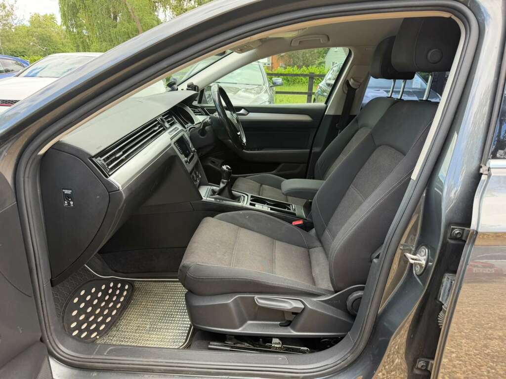 Volkswagen Passat Silver #7