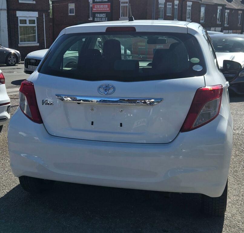 Toyota Vitz Yaris 1.0 White #5