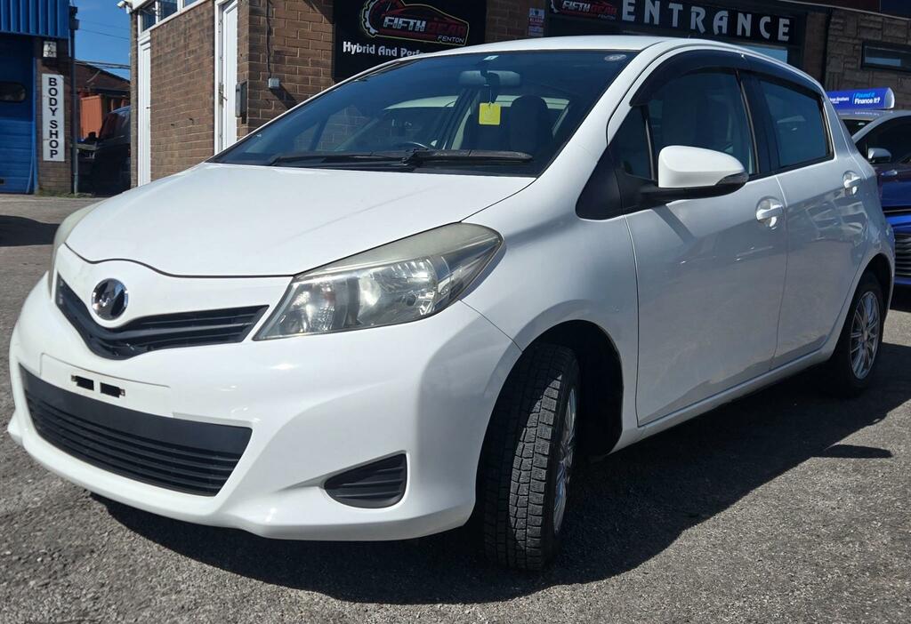 Toyota Vitz Yaris 1.0 White #3