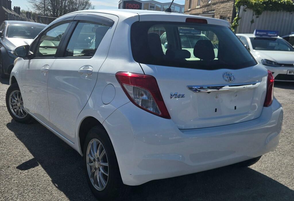 Toyota Vitz Yaris 1.0 White #4