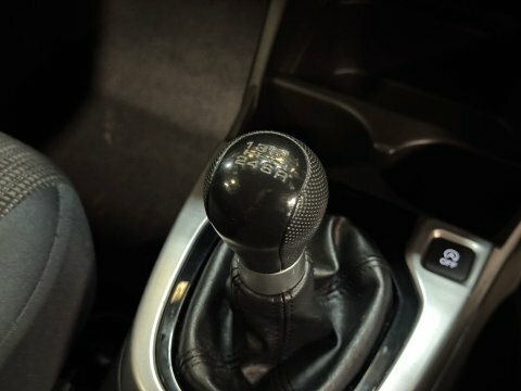 Honda Jazz I-vtec Se White #4