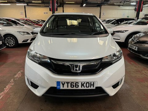 Honda Jazz I-vtec Se White #2