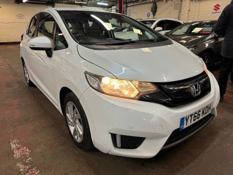 Honda Jazz I-vtec Se White #5
