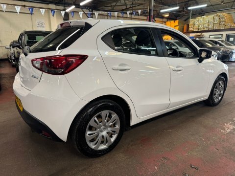 Mazda 2 Se White #6
