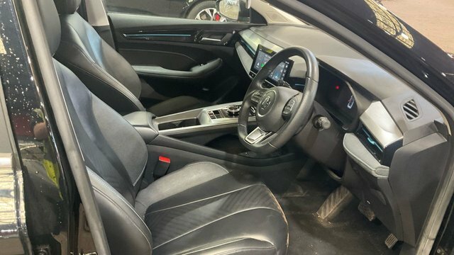MG MG5 2023 61.1Kwh Trophy Long Range Estate Black #3