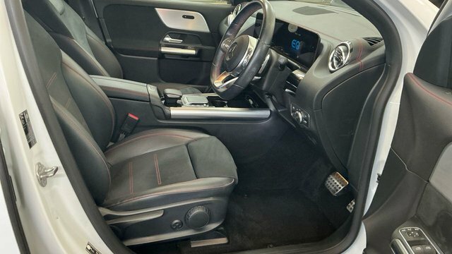 Mercedes-Benz EQA 2022 Eqa 250 66.5Kwh Amg Line Suv Aut White #3