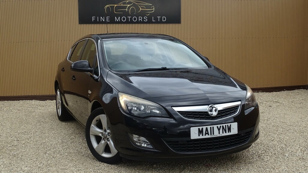 Vauxhall Astra Hatchback 1.6 16V Sri 201111 Black