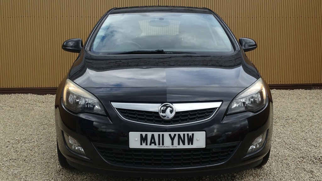 Vauxhall Astra Hatchback 1.6 16V Sri 201111 Black #6