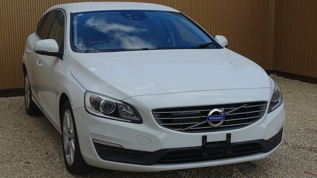Volvo V60 Estate 2.0 D4 Se Lux Nav 201515 White #4
