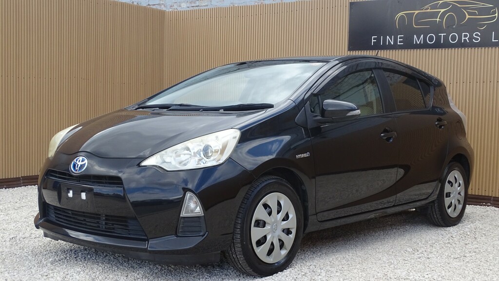 Toyota Aqua 1.5 Hydrid White #10
