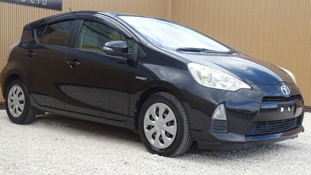 Toyota Aqua 1.5 Hydrid White #7