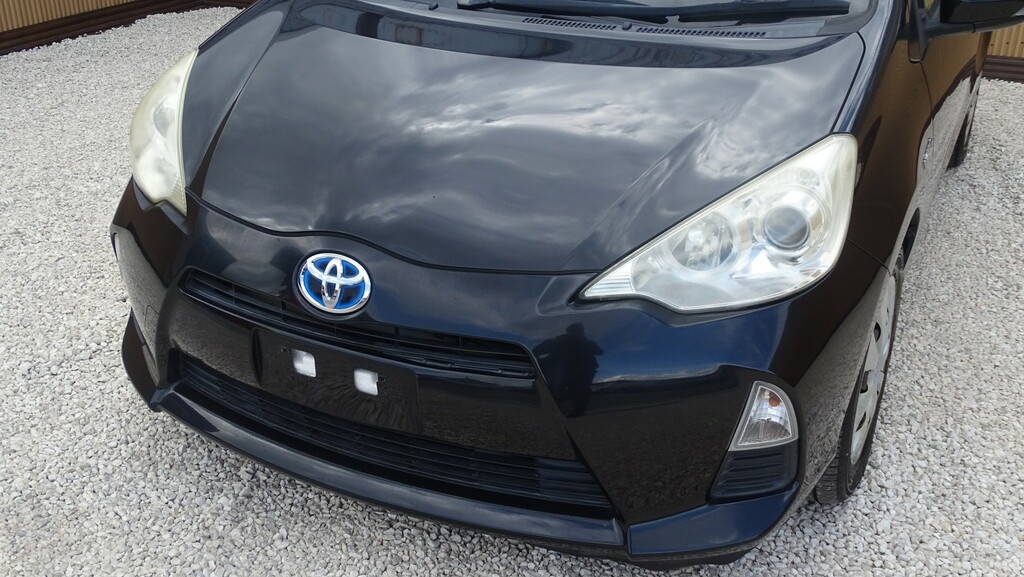 Toyota Aqua 1.5 Hydrid White #12