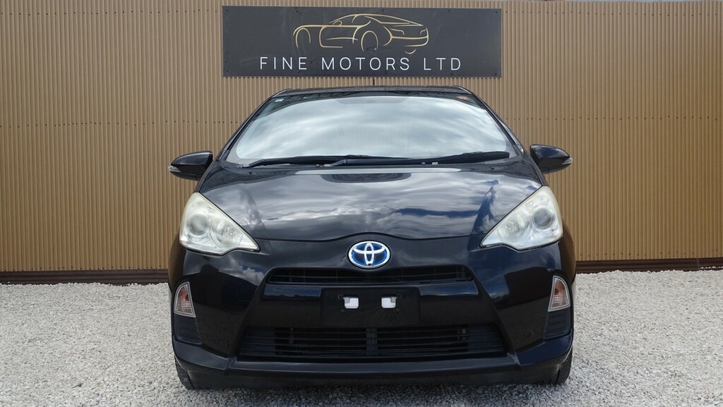 Toyota Aqua 1.5 Hydrid White #8
