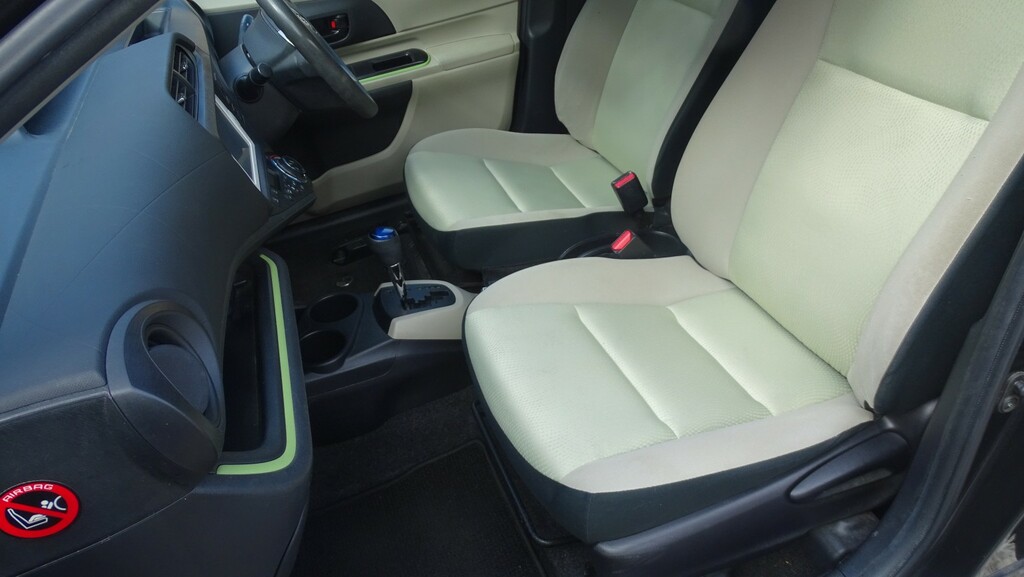 Toyota Aqua 1.5 Hydrid White #40
