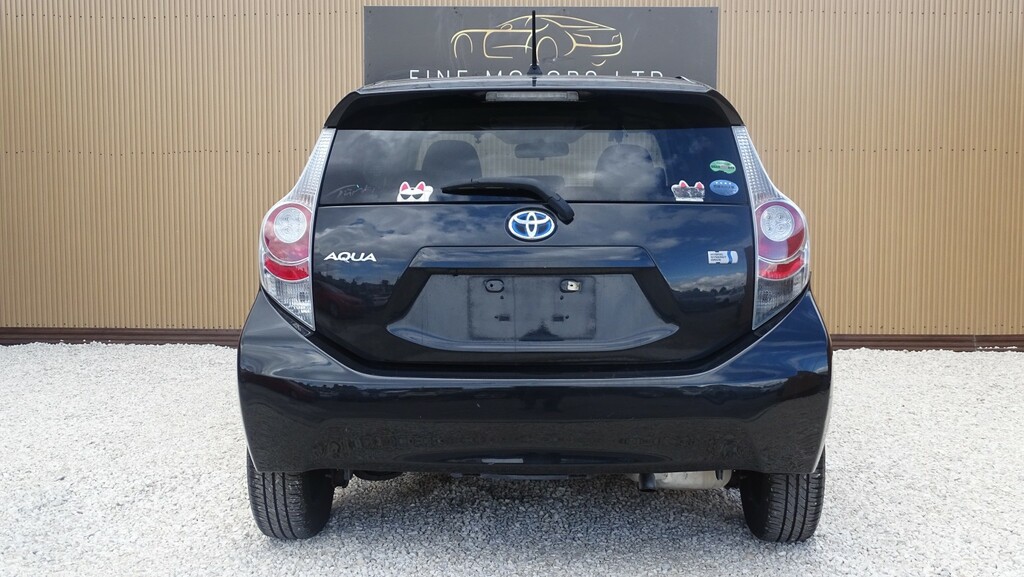 Toyota Aqua 1.5 Hydrid White #20