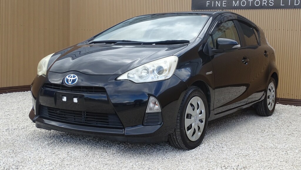 Toyota Aqua 1.5 Hydrid White #9