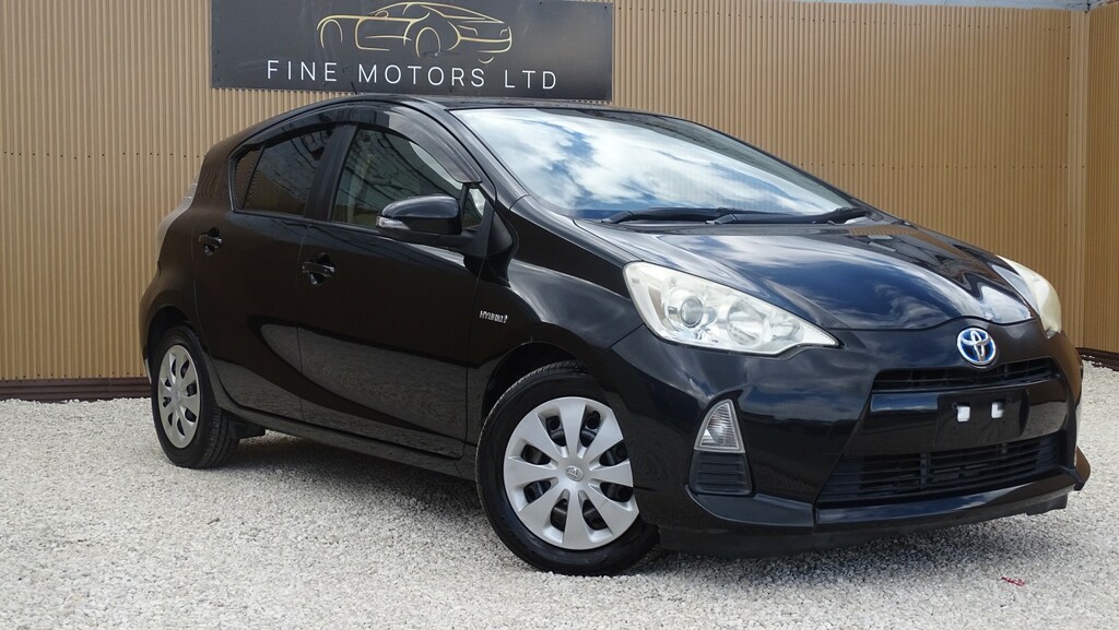 Toyota Aqua Hatchback 201363  #2