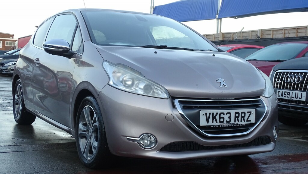 Peugeot 208 1.2 Vti Allure Pink