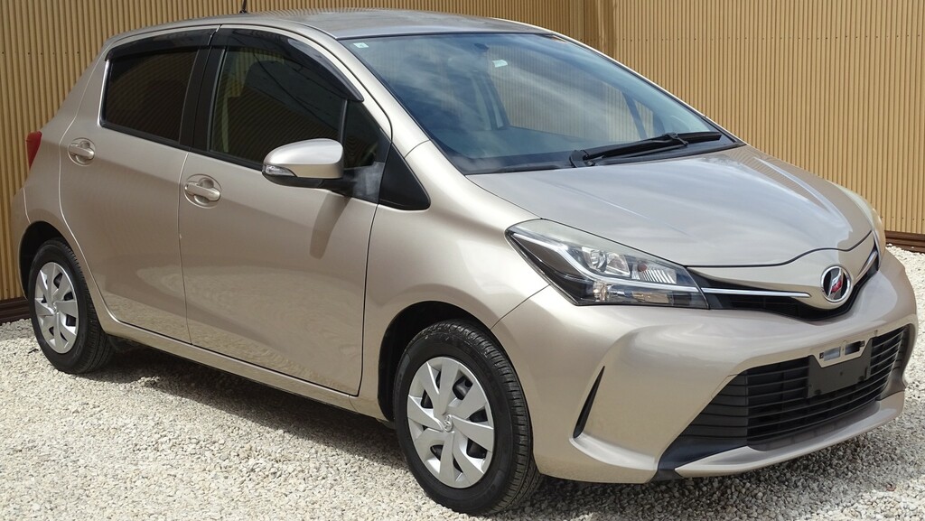Toyota Yaris 1.3 Dual Vvt-i Design Beige #6