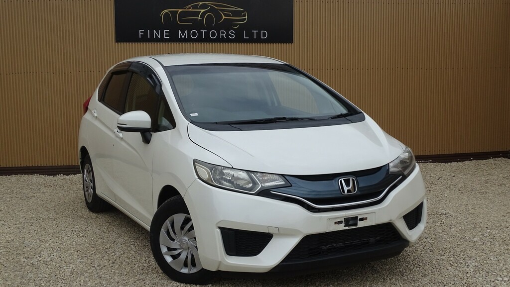 Honda Jazz Hatchback 1.3 I-vtec Es 201414 White