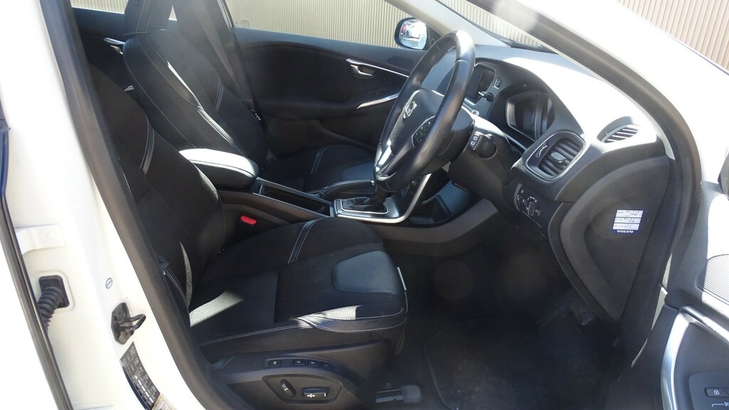 Volvo V40 2L Se Black #16