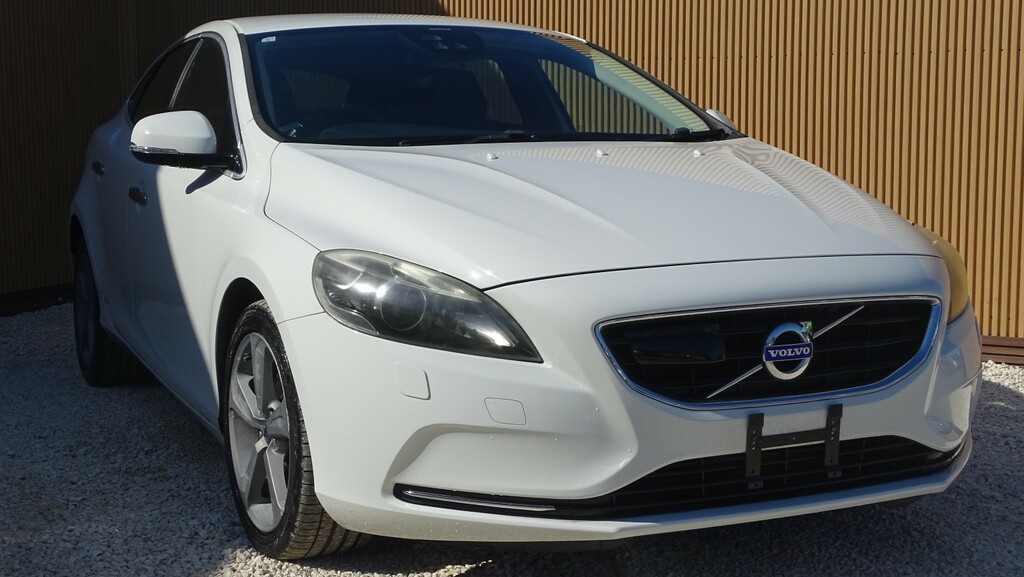 Volvo V40 Hatchback 1.6 T4 Se Lux Nav 201313 White