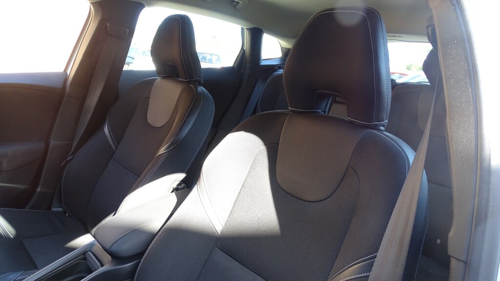Volvo V40 2L Se Black #21