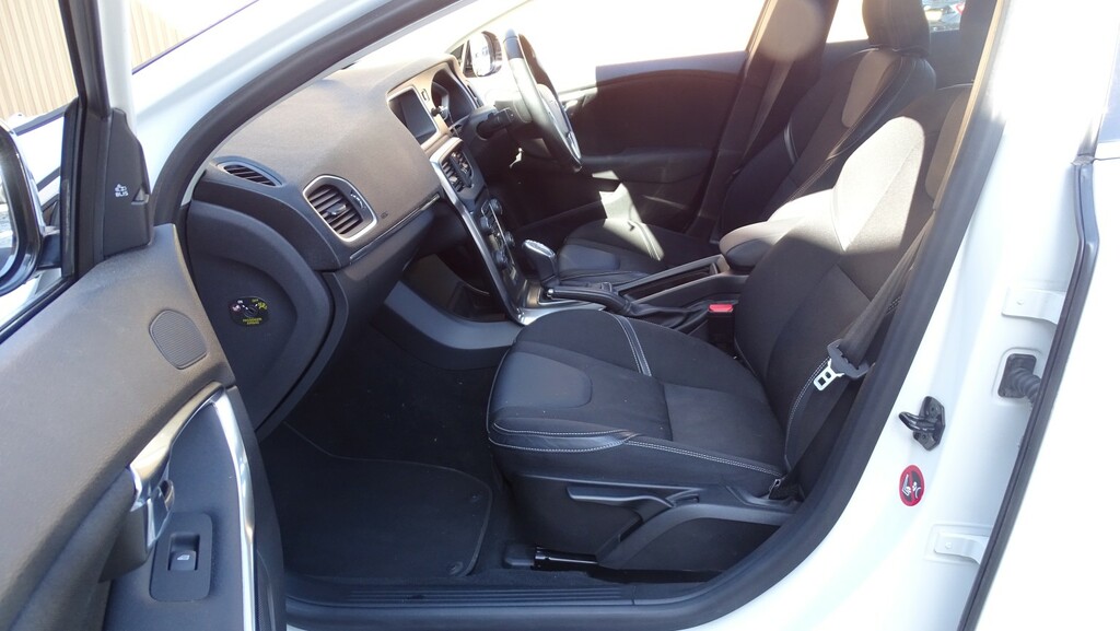 Volvo V40 2L Se Black #20