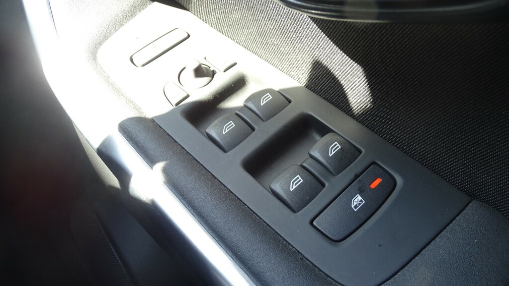 Volvo V40 2L Se Black #25
