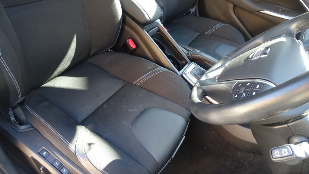Volvo V40 2L Se Black #19