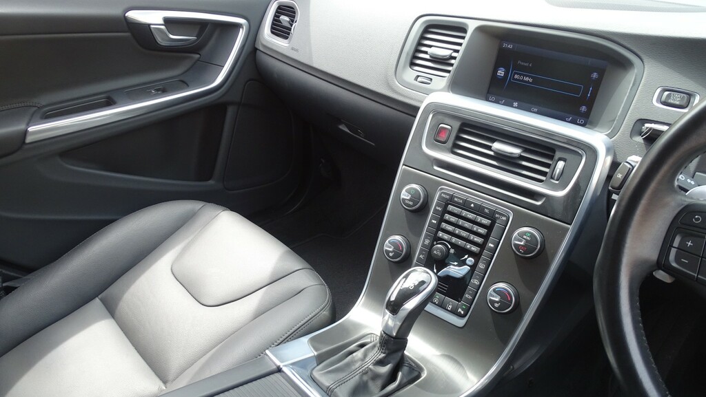 Volvo S60 D4 181 R Design White #42