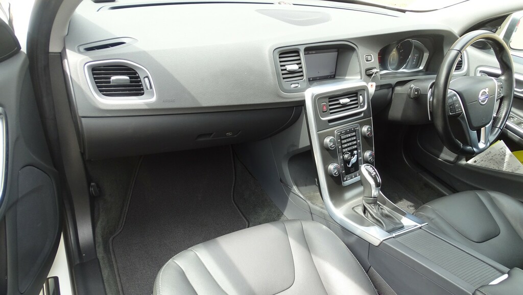 Volvo S60 D4 181 R Design White #32
