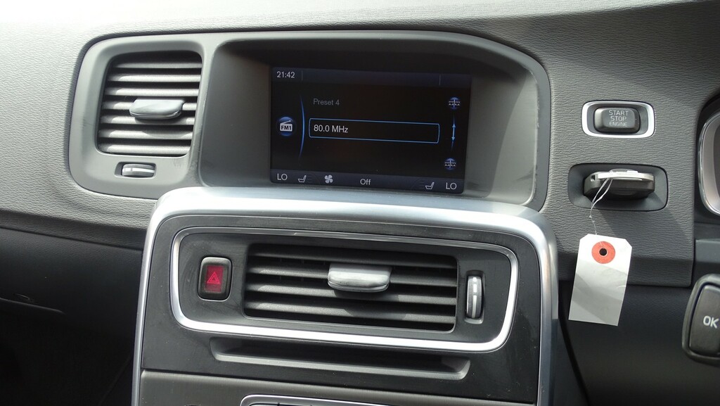 Volvo S60 D4 181 R Design White #38