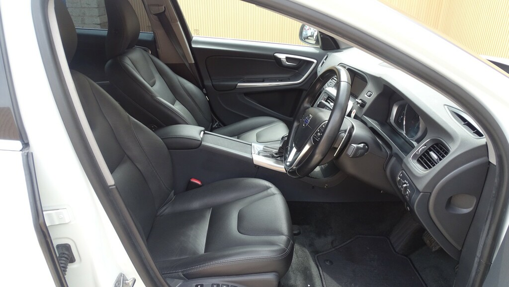 Volvo S60 D4 181 R Design White #19