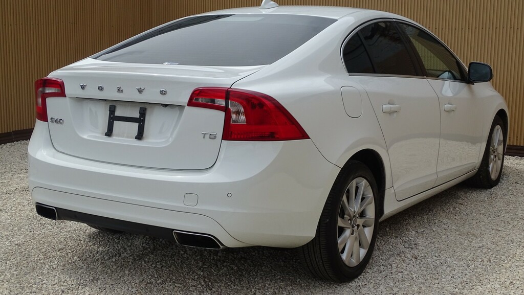 Volvo S60 D4 181 R Design White #17