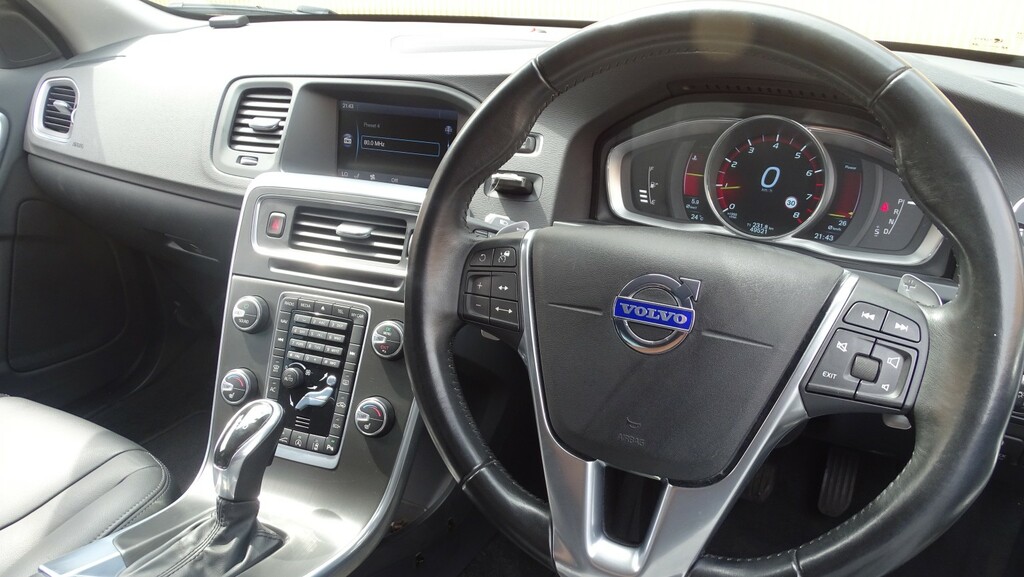 Volvo S60 D4 181 R Design White #41
