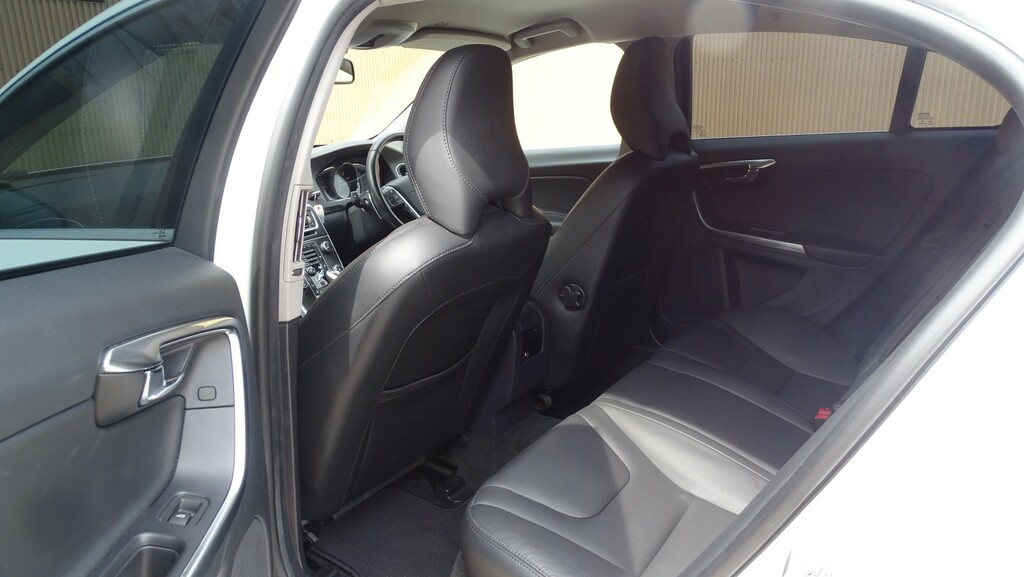 Volvo S60 D4 181 R Design White #27