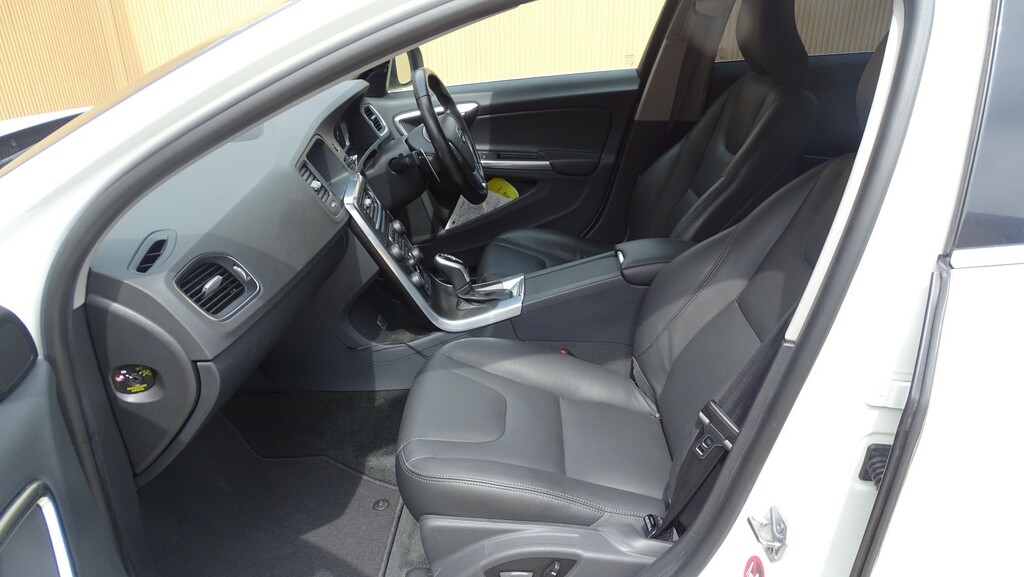 Volvo S60 D4 181 R Design White #23