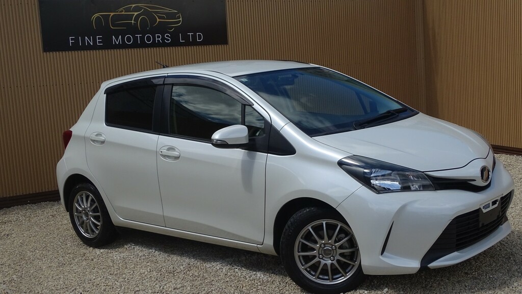 Toyota Yaris Hatchback Red #3