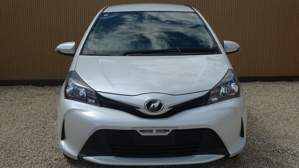 Toyota Yaris Hatchback Red #4