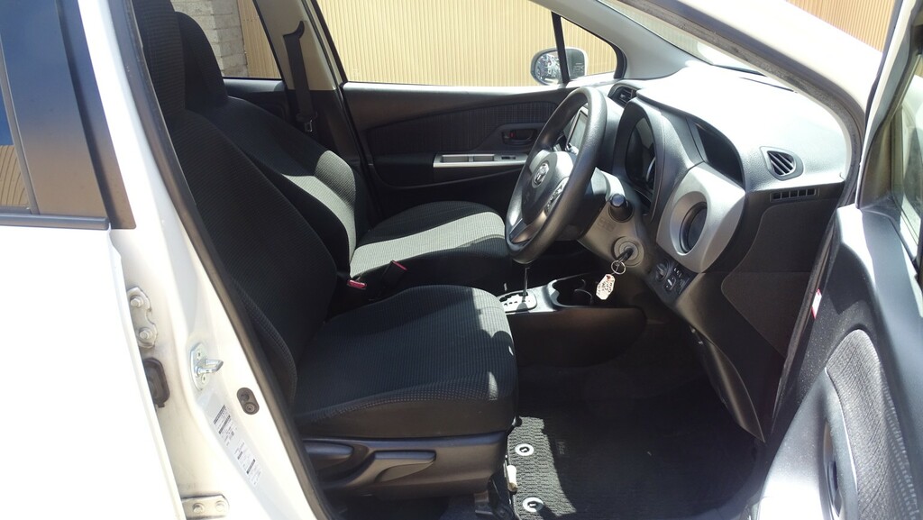 Toyota Yaris Hatchback Red #20
