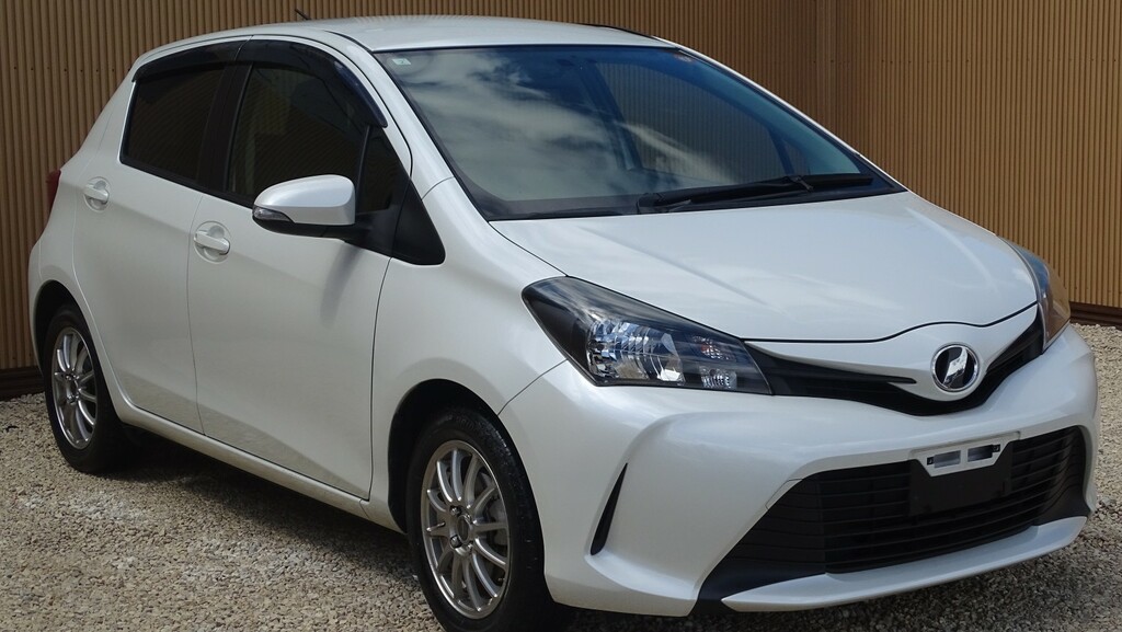 Toyota Yaris Hatchback Red #6