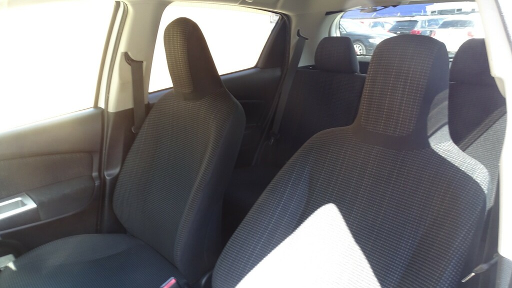 Toyota Yaris Hatchback Red #31