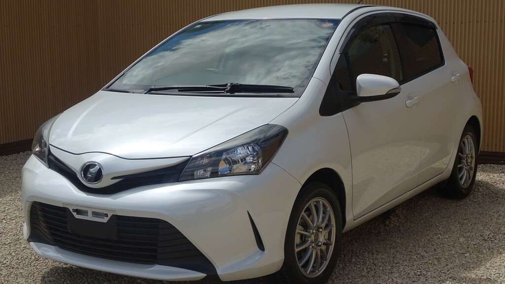Toyota Yaris Hatchback Red #8