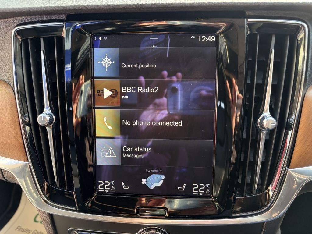 Volvo V90 2.0L D4 Momentum 188 Bhp White #71