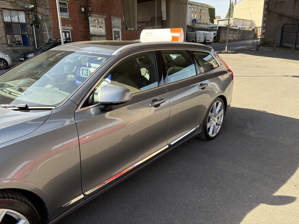 Volvo V90 2.0L D4 Momentum 188 Bhp White #14